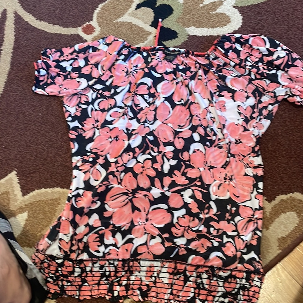 Blouse with shorts sleeves with round neck and bow - Picture 9 of 9